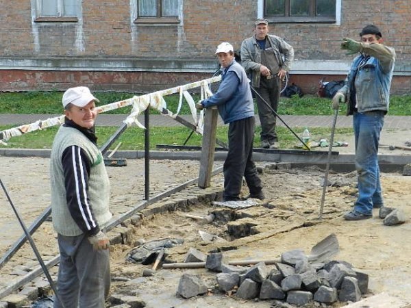 Проспект у Володимирі-Волинському ремонтують «халтурщики»? ФОТО